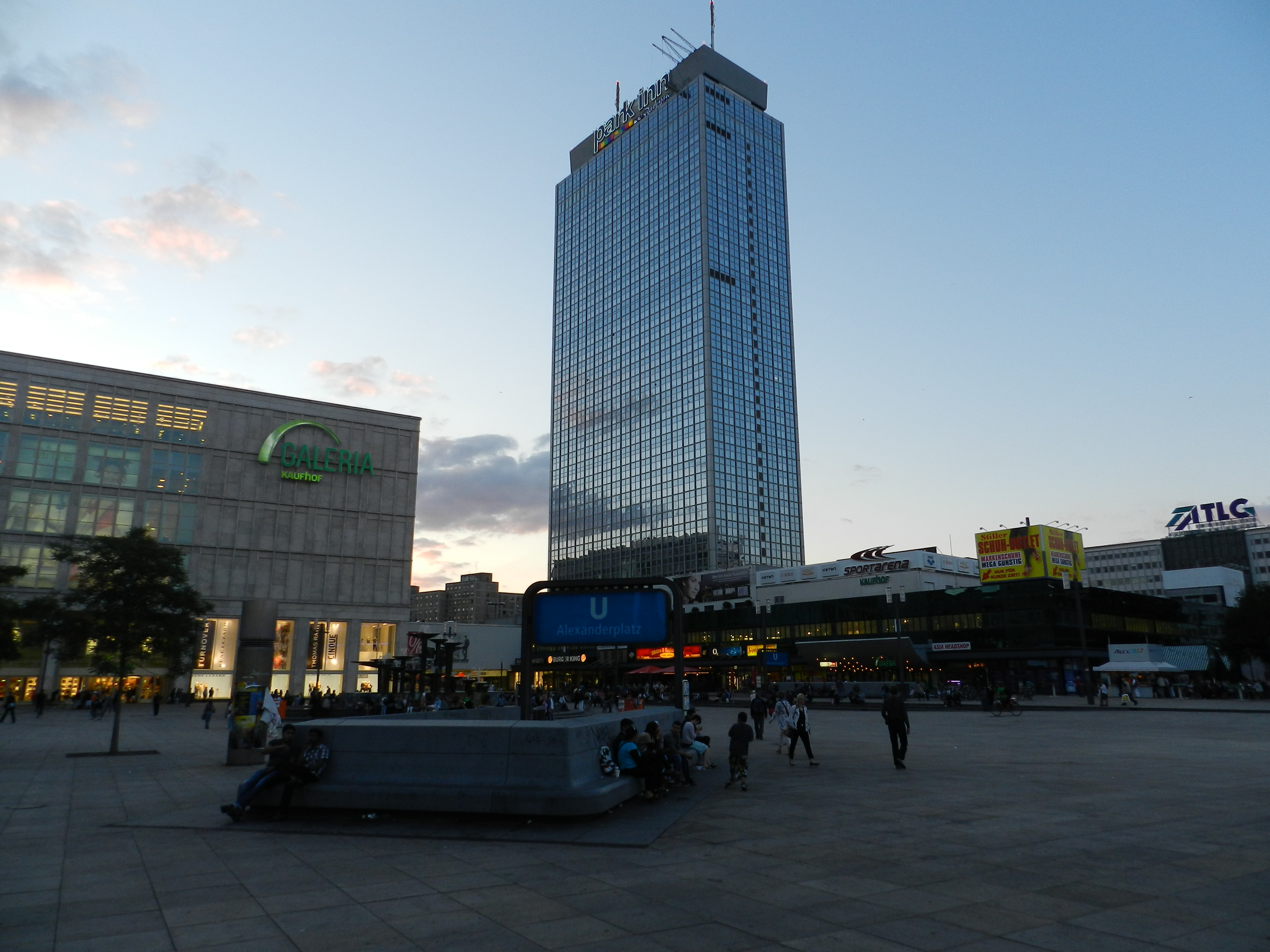 Alexanderplatz i skymningen